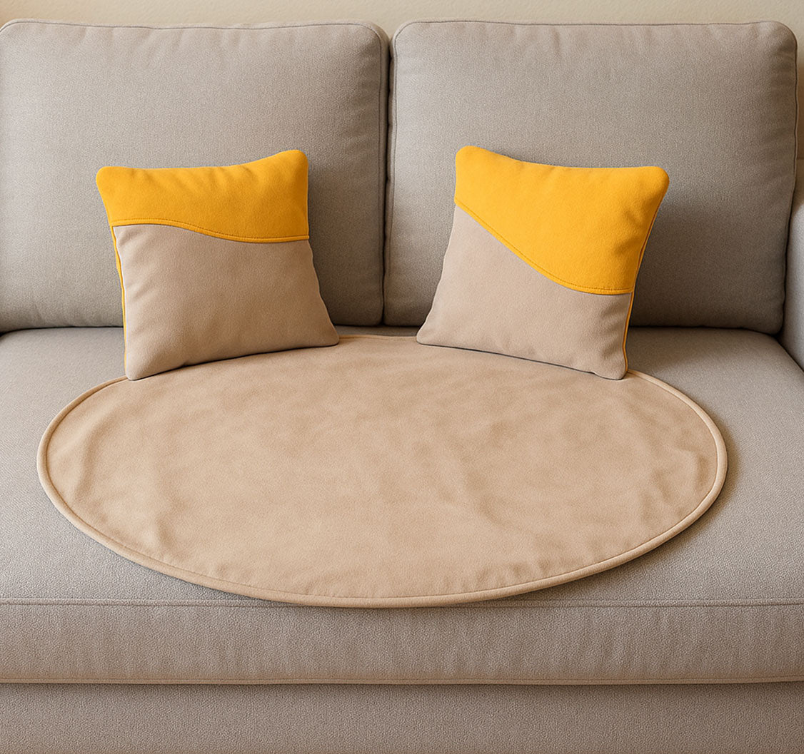 Soft beige velvet pet cushion and cozy blanket by Aristopet – premium accessories for cats and small dogs